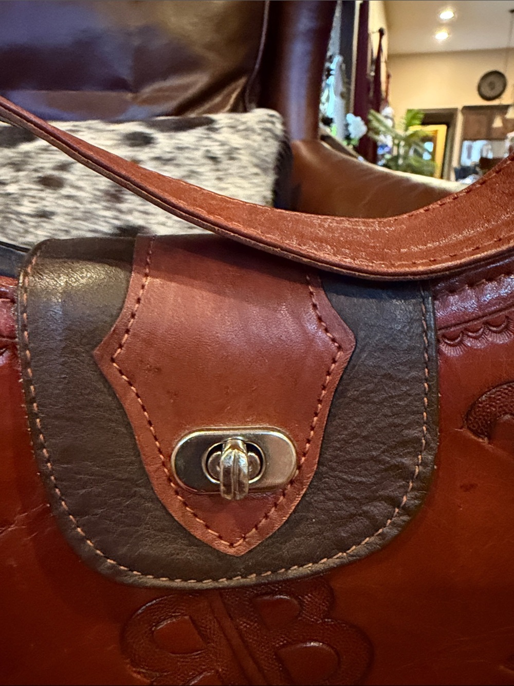 American West Two-Tone Brown Leather Shoulder Bag with Embossed Monograms BEAUTY - Picture 3 of 9